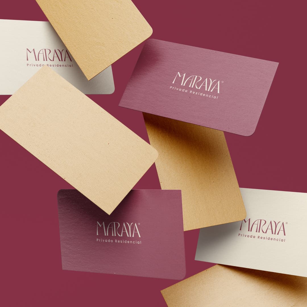 Tarjetas de presentación de Maraya en vino, arena y marfil